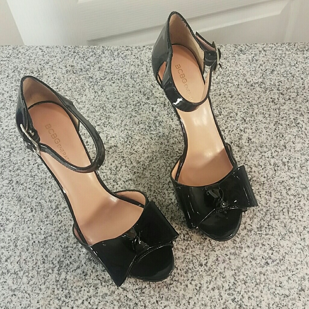 NWT BCBGeneration Tuxedo Bow Shiny Heels 6.5